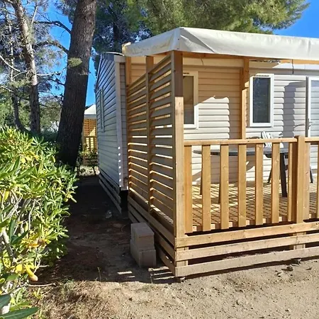 Mobil-home 97 אתר קמפינג נרבון
