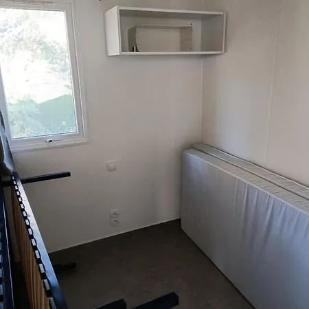 Mobil-home 97 אתר קמפינג נרבון
